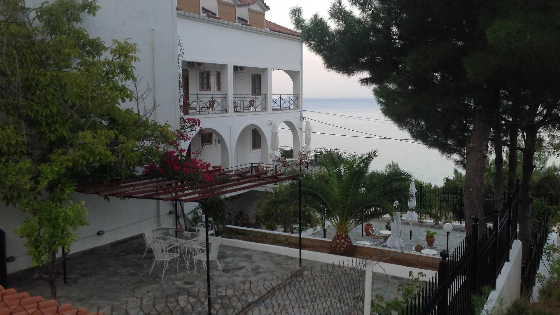 Travlos Studios Eleios-Pronnoi