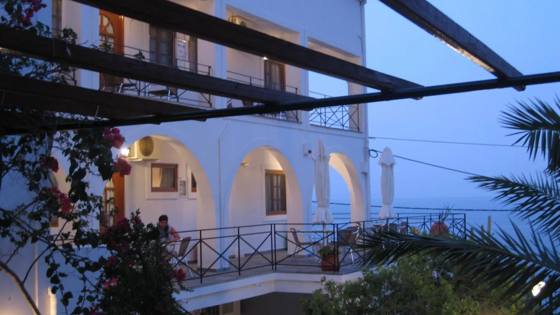 Travlos Studios Eleios-Pronnoi